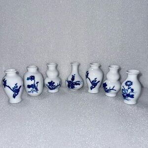 Vintage Kwangdong China Miniature Flower Vases Porcelain White Blue (7)
